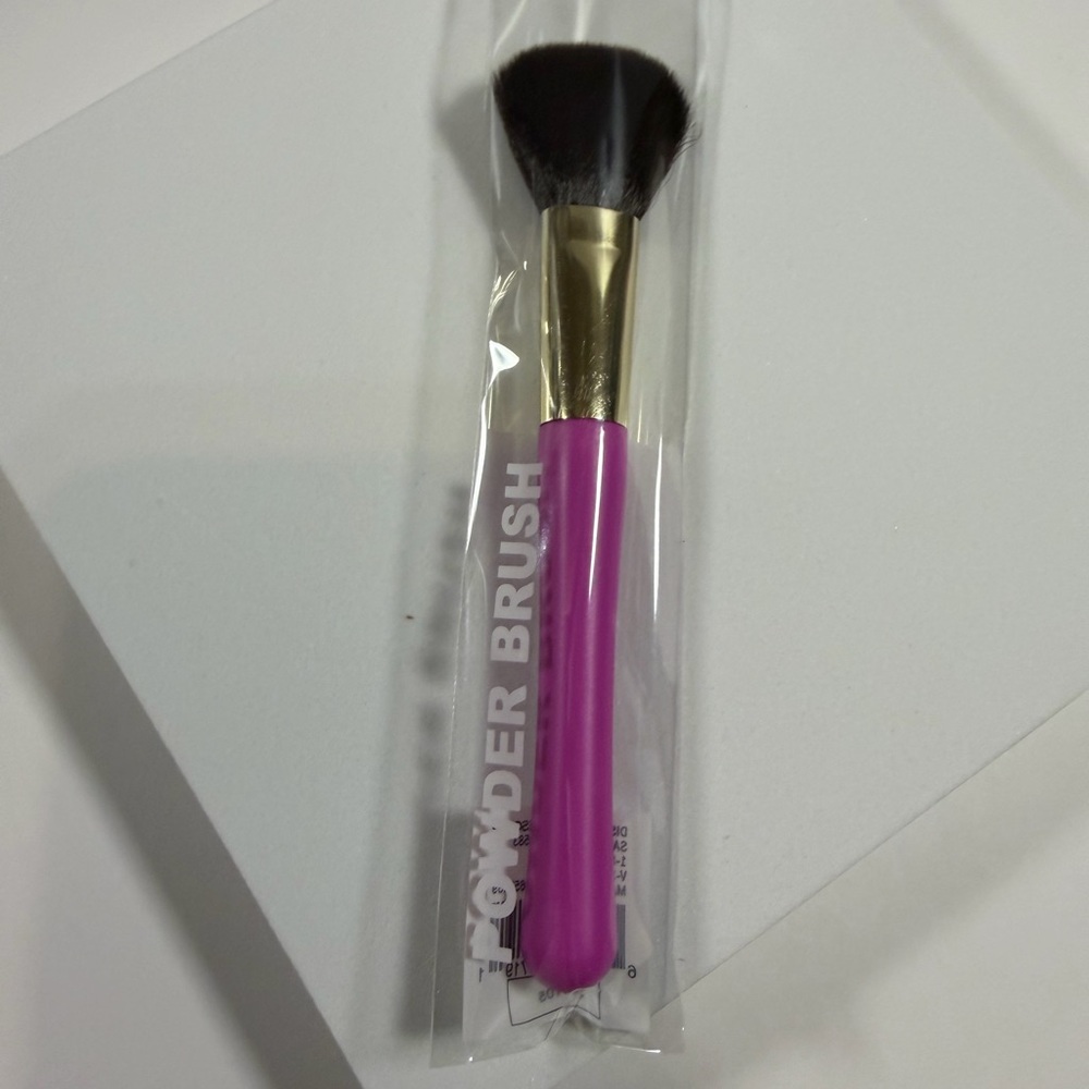 🩷5/$10 Powder Brush with Pink Handle